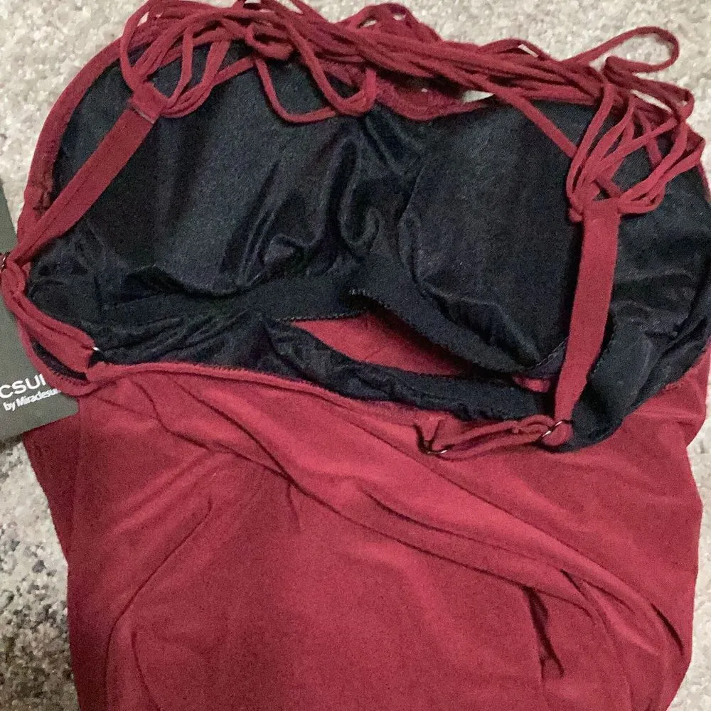 Miraclesuit strappy tankini top. Size 10 - Image 6