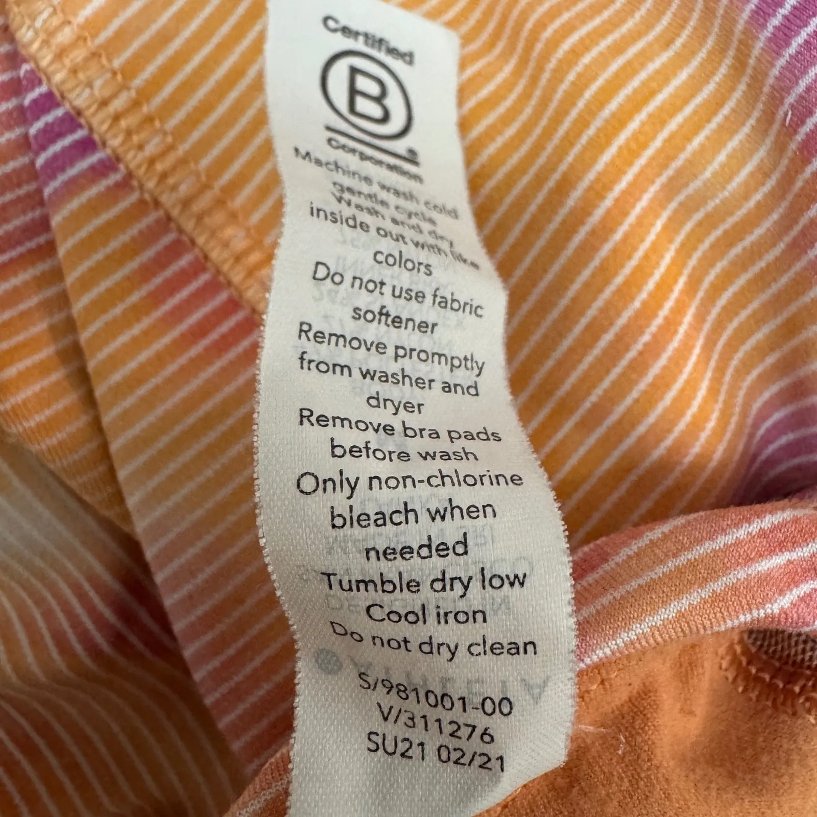 Athleta Conscious‎ Crop Tank Top tie-dye pattern Size Medium - Image 5