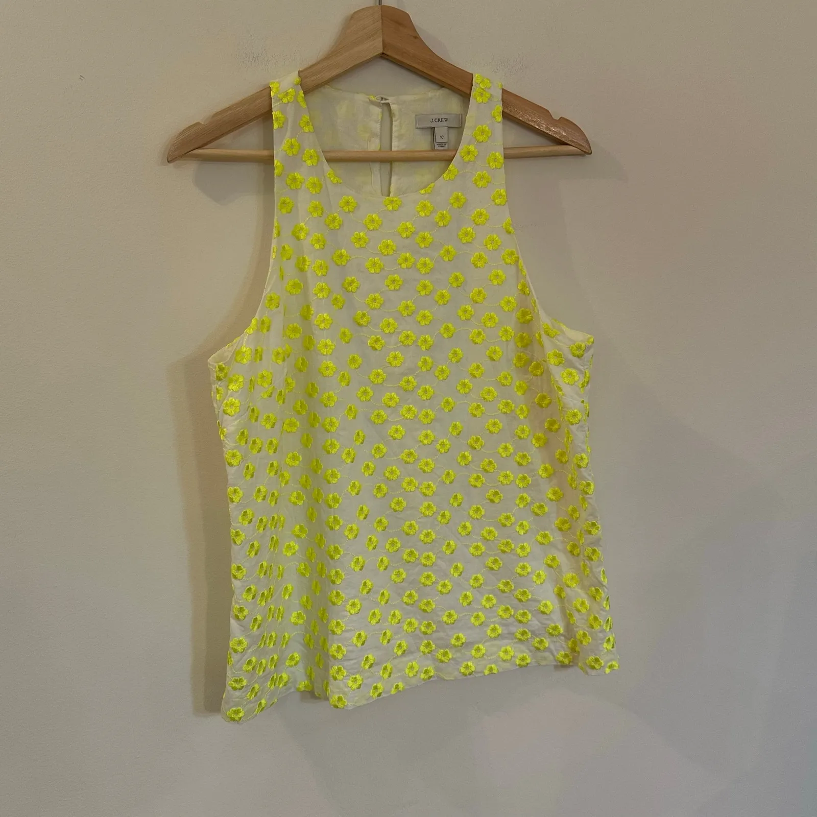 Women's J. Crew Sleeveless Blouse sz 10 Embroidered details - Image 4