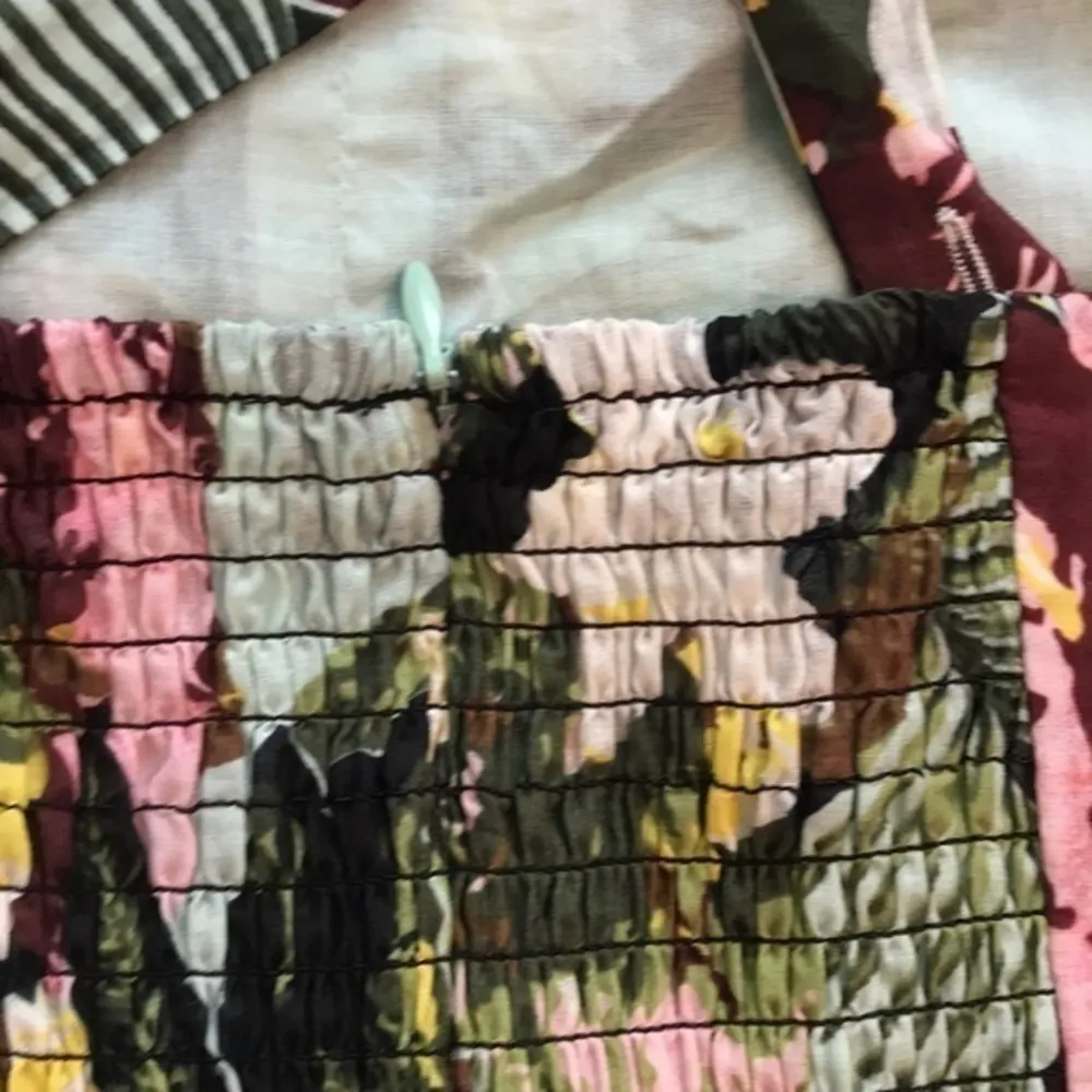 Cabi fitted floral cross back tank💚 - Image 4