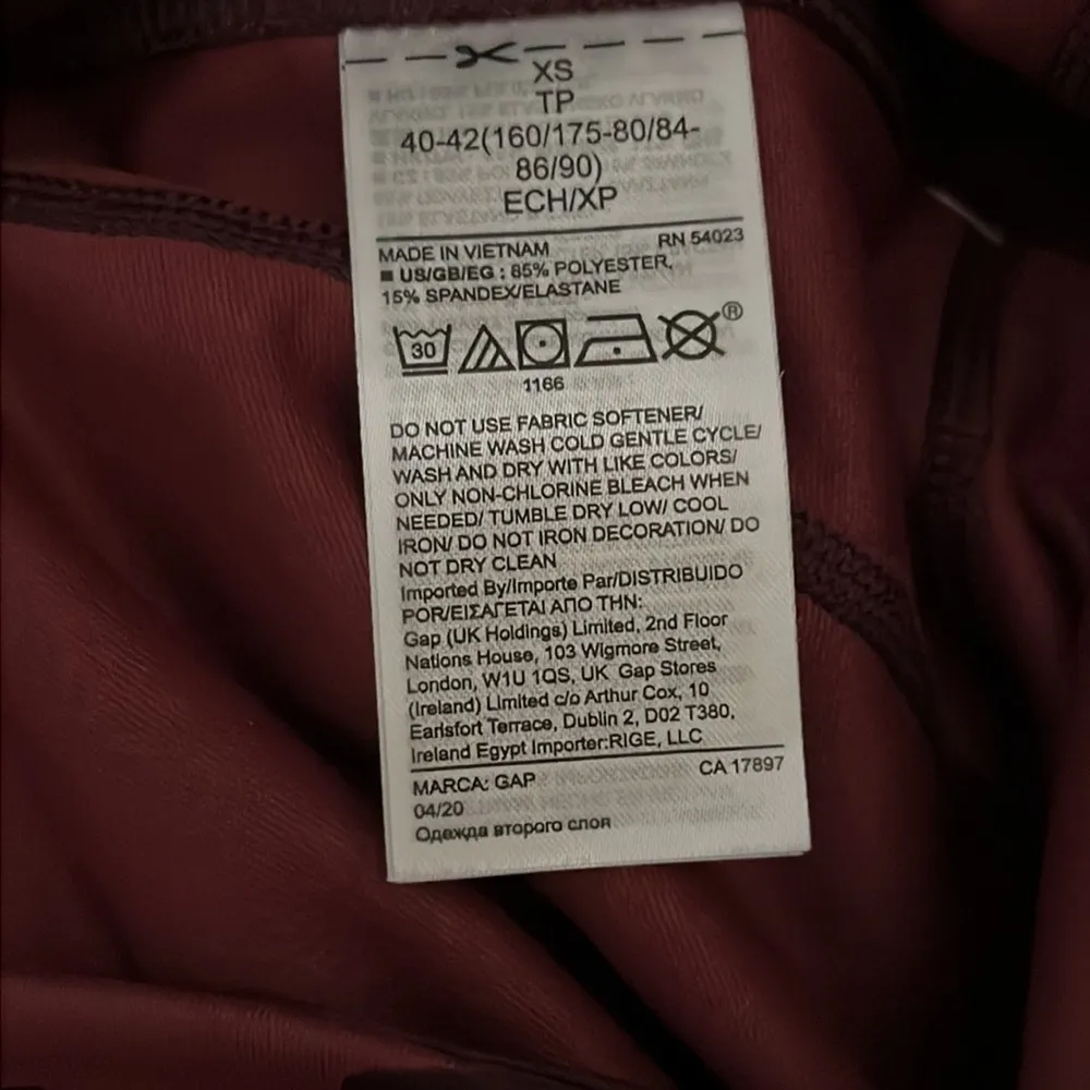 NWT - GapFit - Camo Capri-Length Legging - XS - Image 9