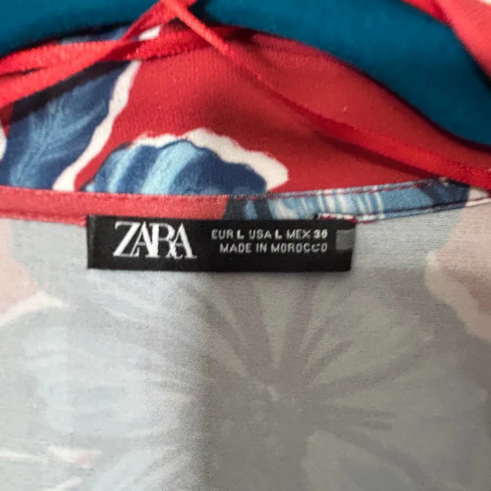 ZARA Button Down Collared Printed Midi Dress Floral Belted Size Large Red Blue - Image 13