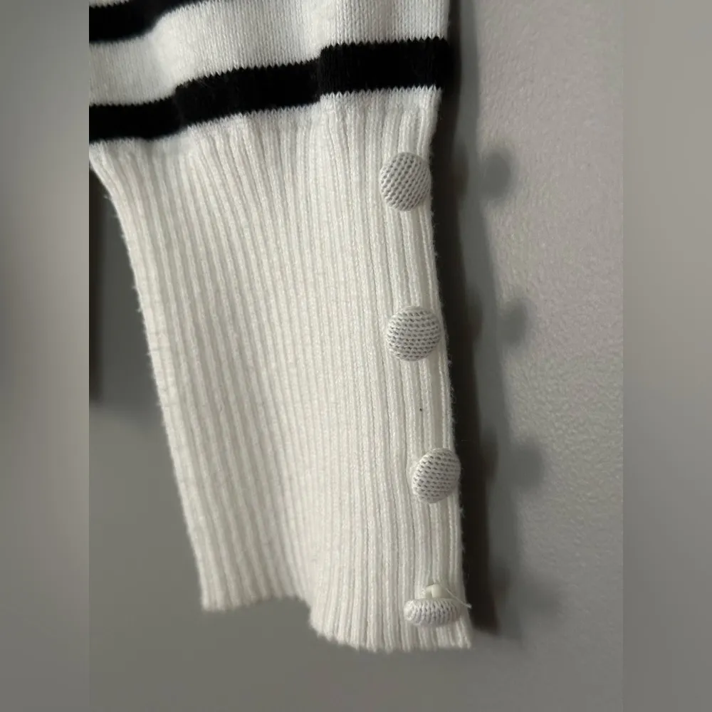 Cable & Gauge Women's Turtle Neck Sweater (S6) - Image 3