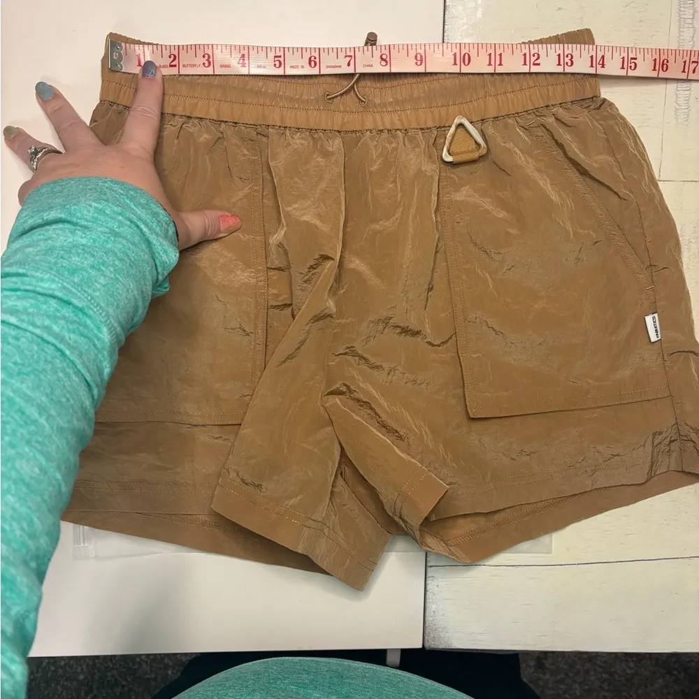 Fabletics Size Small Heights Shimmer Cargo Shorts Drawstring Elastic Waist New - Image 3