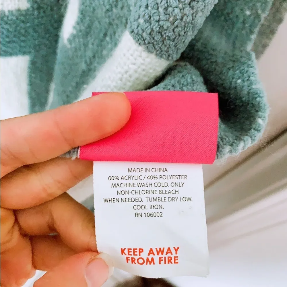 Isaac Mizrahi Live! Reversible Ruana green plaid boho blanket scarf - Image 6