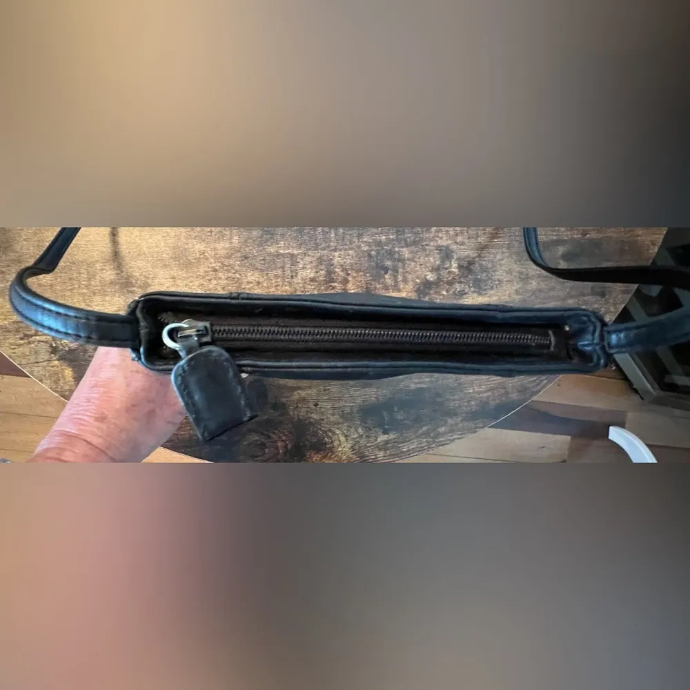 Nine West | black leather crossbody handbag. - Image 14