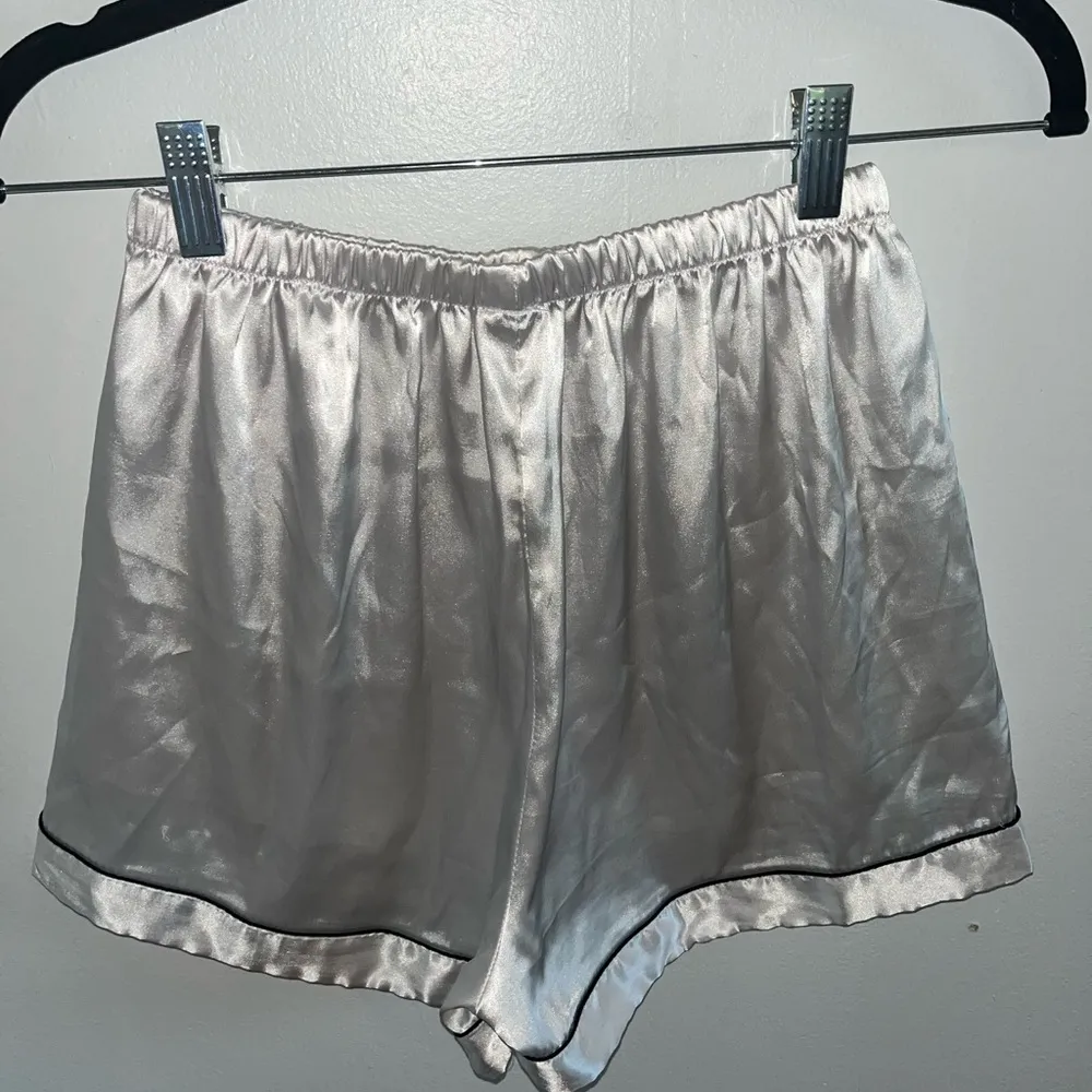 White Linen Pj Button Up Top and Shorts Set Size M - Image 5