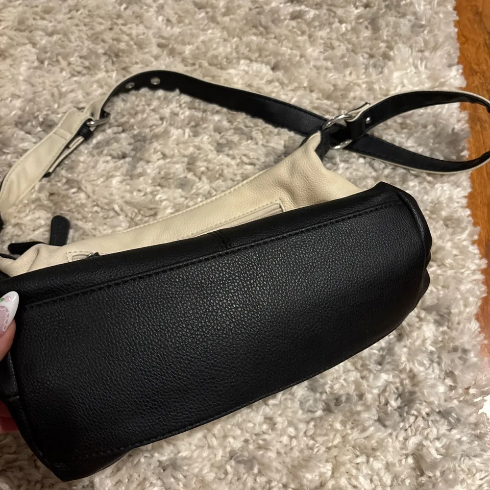 Stone & Co Shoulder Bag Black - Image 3