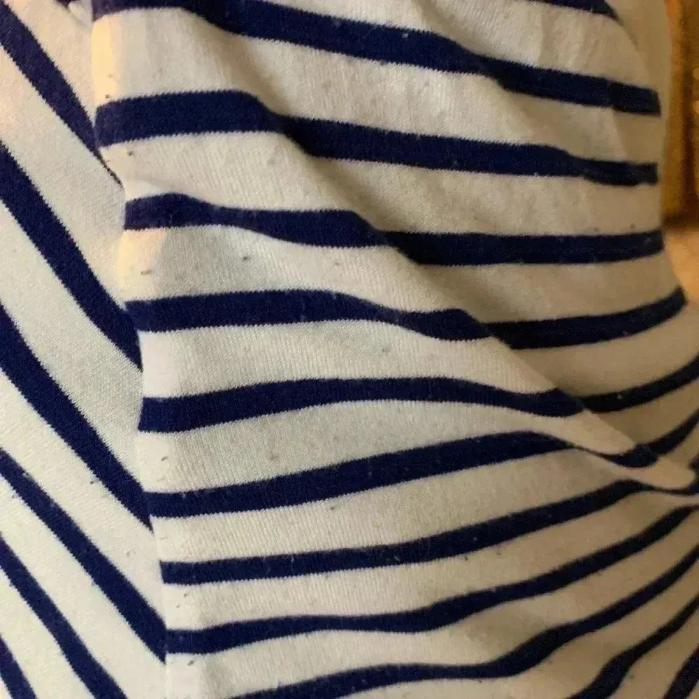 White House/Black Market. - Image 7