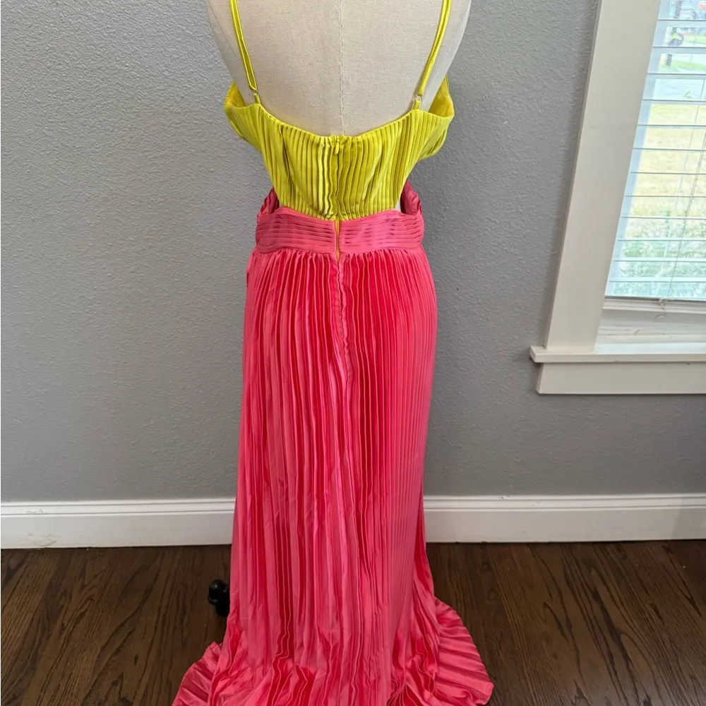 L'ATISTE Lime and Pink Satin‎ Pleated Maxi Dress Size Medium Cut out - Image 7