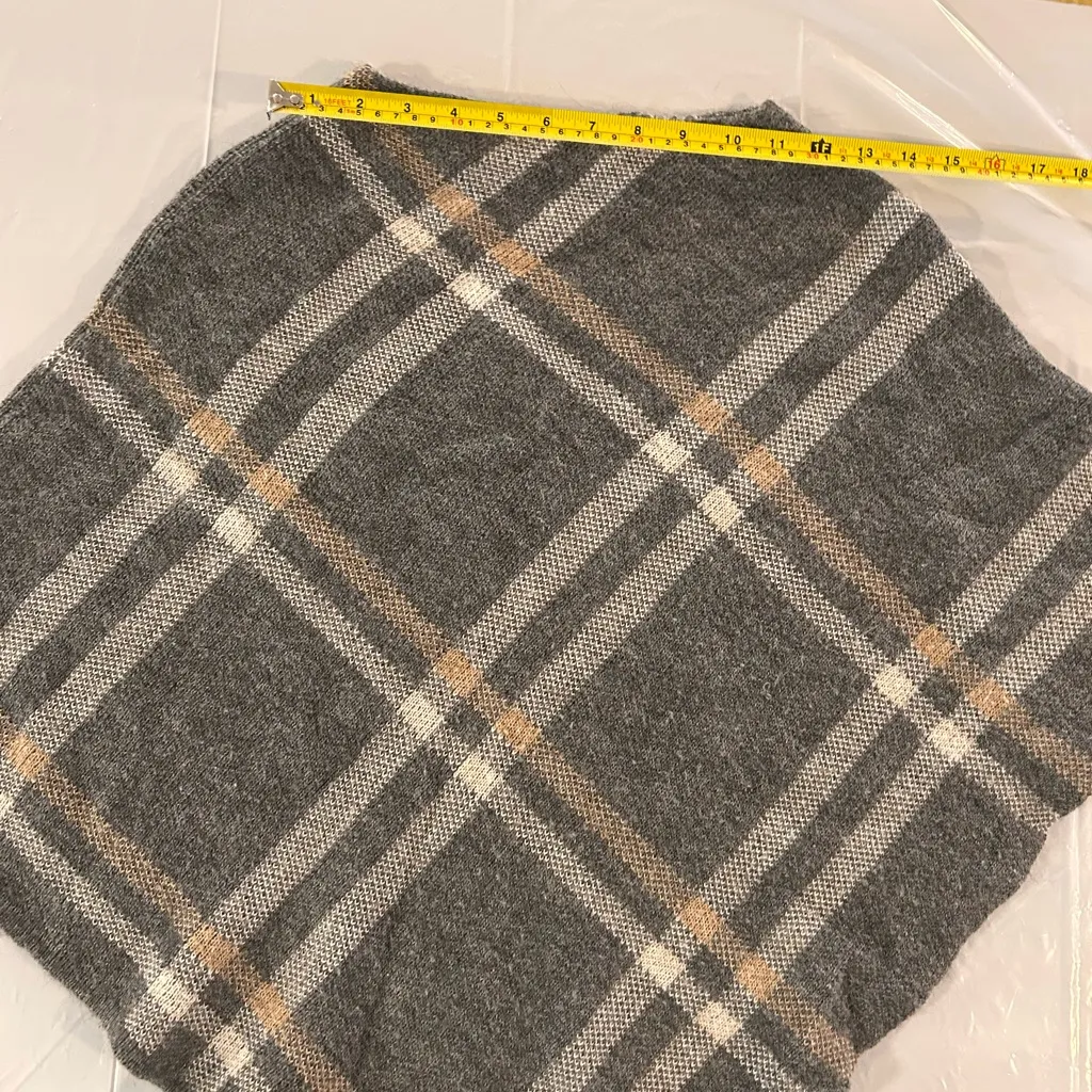 Nardi & Tagliaferri Gray Plaid Knit Poncho OSFA Made In Italy Wool Blend Size undefined - Image 4