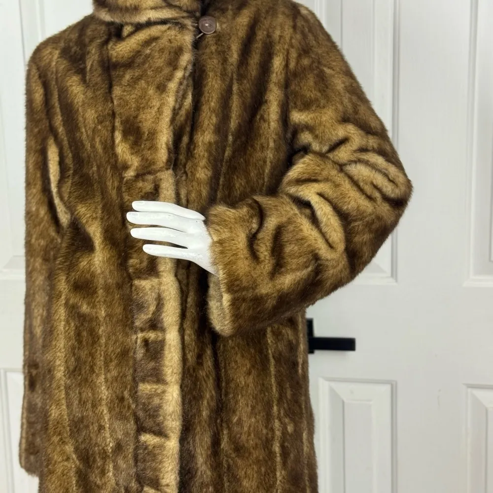 Pamela Mccoy faux fur size Small women's dark brown color coat - Image 2