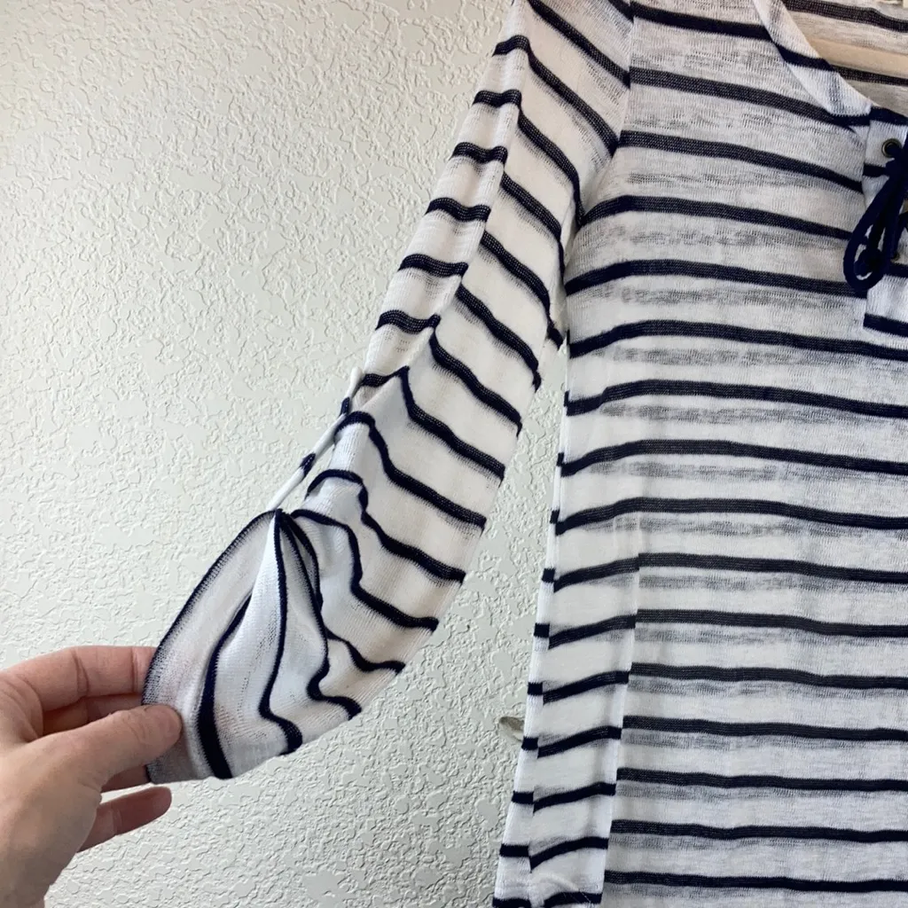 Pleione Anthropologie Navy Blue Striped V-Neck 3/4 Sleeve Shirt A116 - Image 4