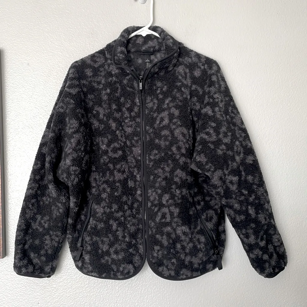 NWT All in Motion Dark Gray Cheetah Sherpa Jacket Size Small - Image 3