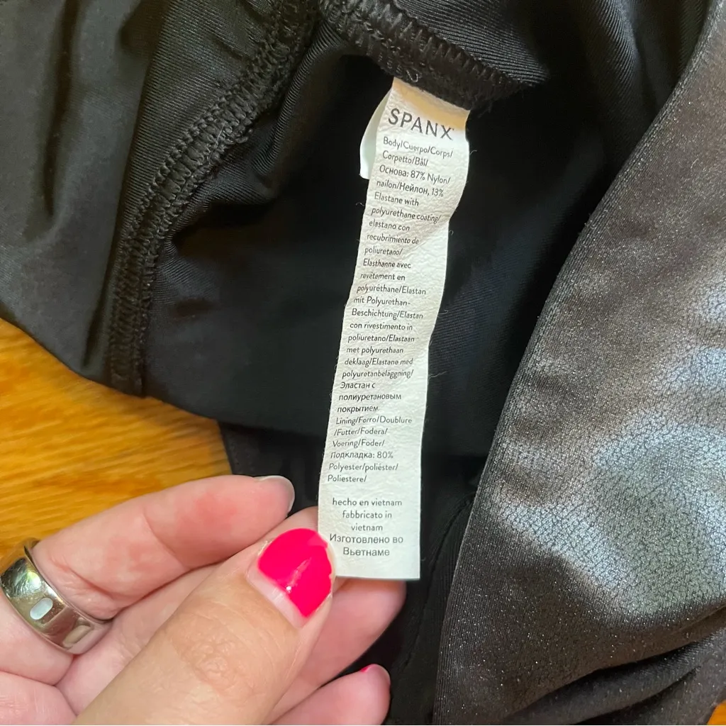 SPANX black moto metallic pleather-like leggings size small - Image 4