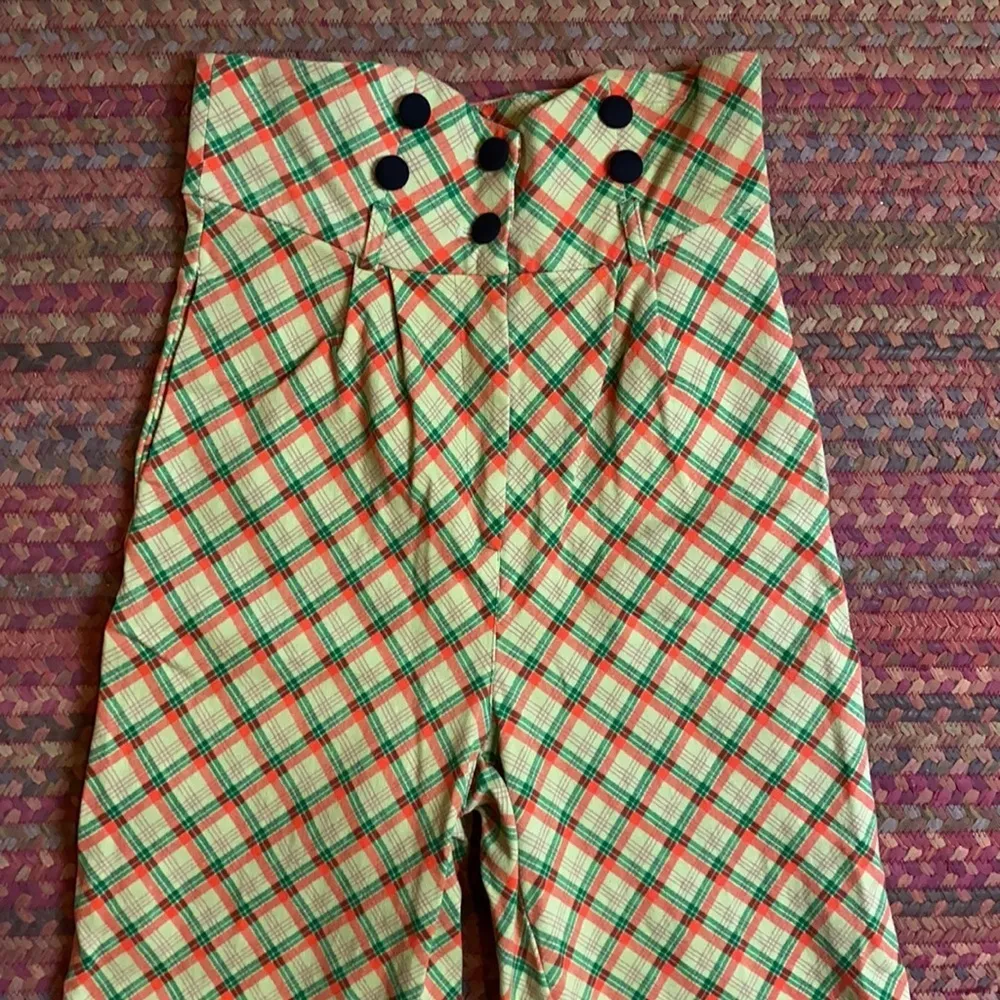 COLLECTIF LONDON RETRO STYLE GREEN PLAID WIDE LEG FLARE PANTS HOLIDAY - Image 4