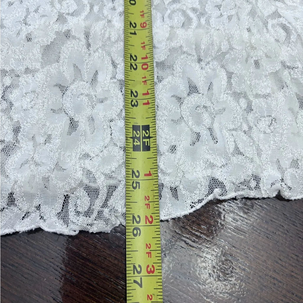 Chic White Lace Chemise - Image 5