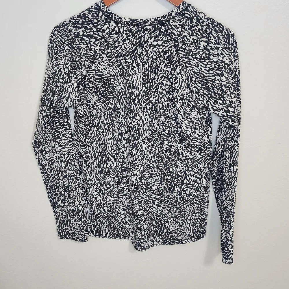 Athleta Ultimate Train Top Long Sleeve Windstorm Black/White - Image 5