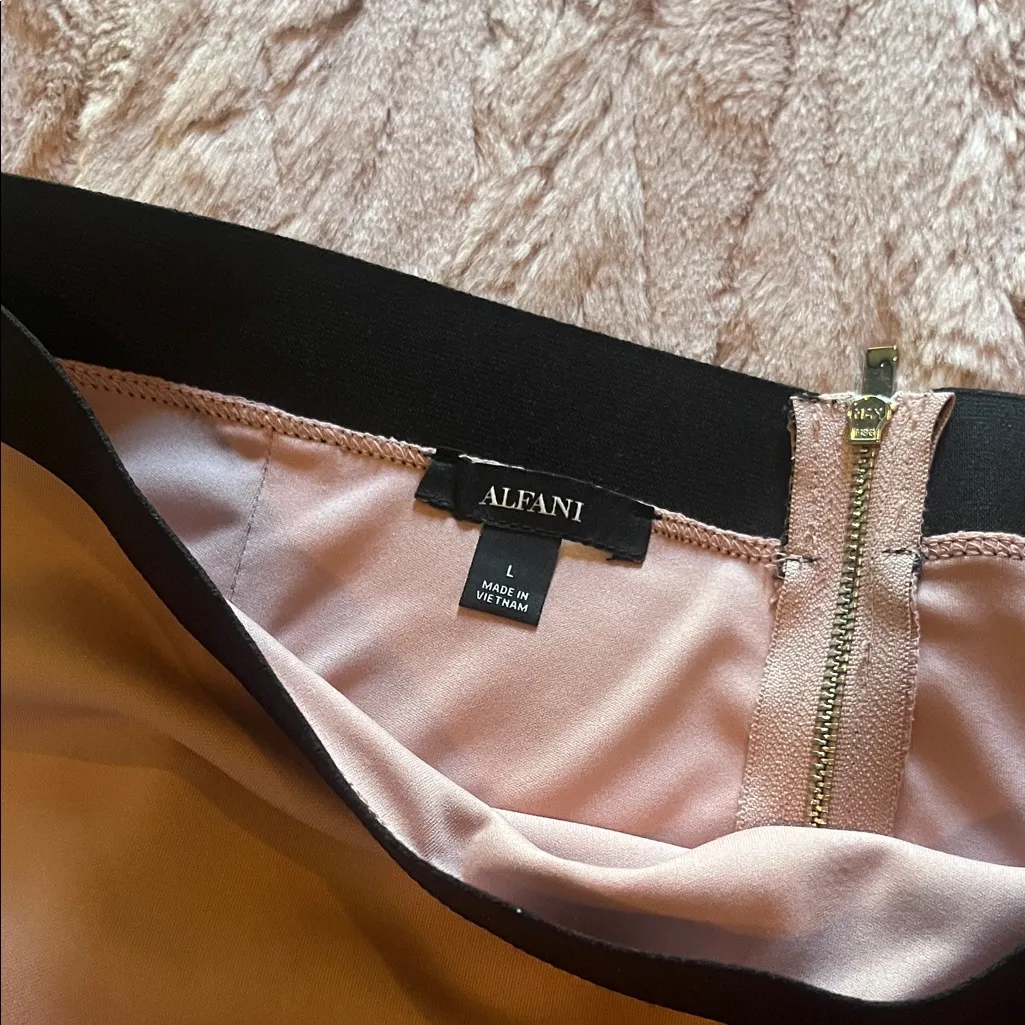 Elegant champagne pink Skirt with Black Waistband Tan Size L - Image 2