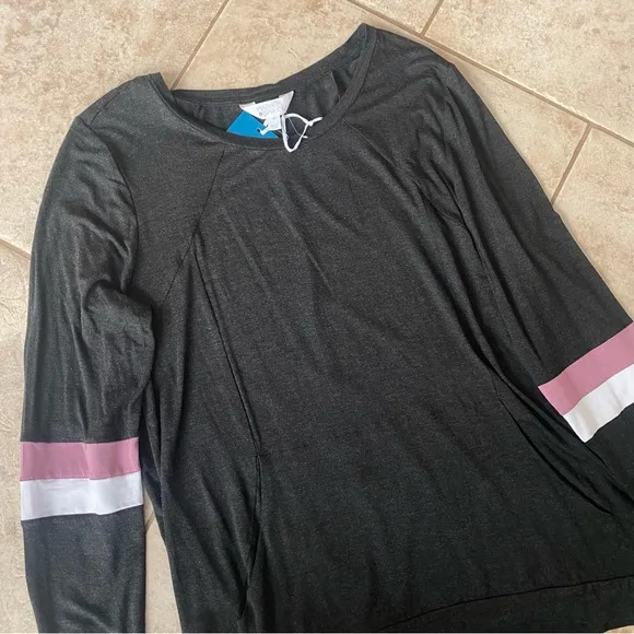 NWT sweater with stripe details Size XXL - Image 2