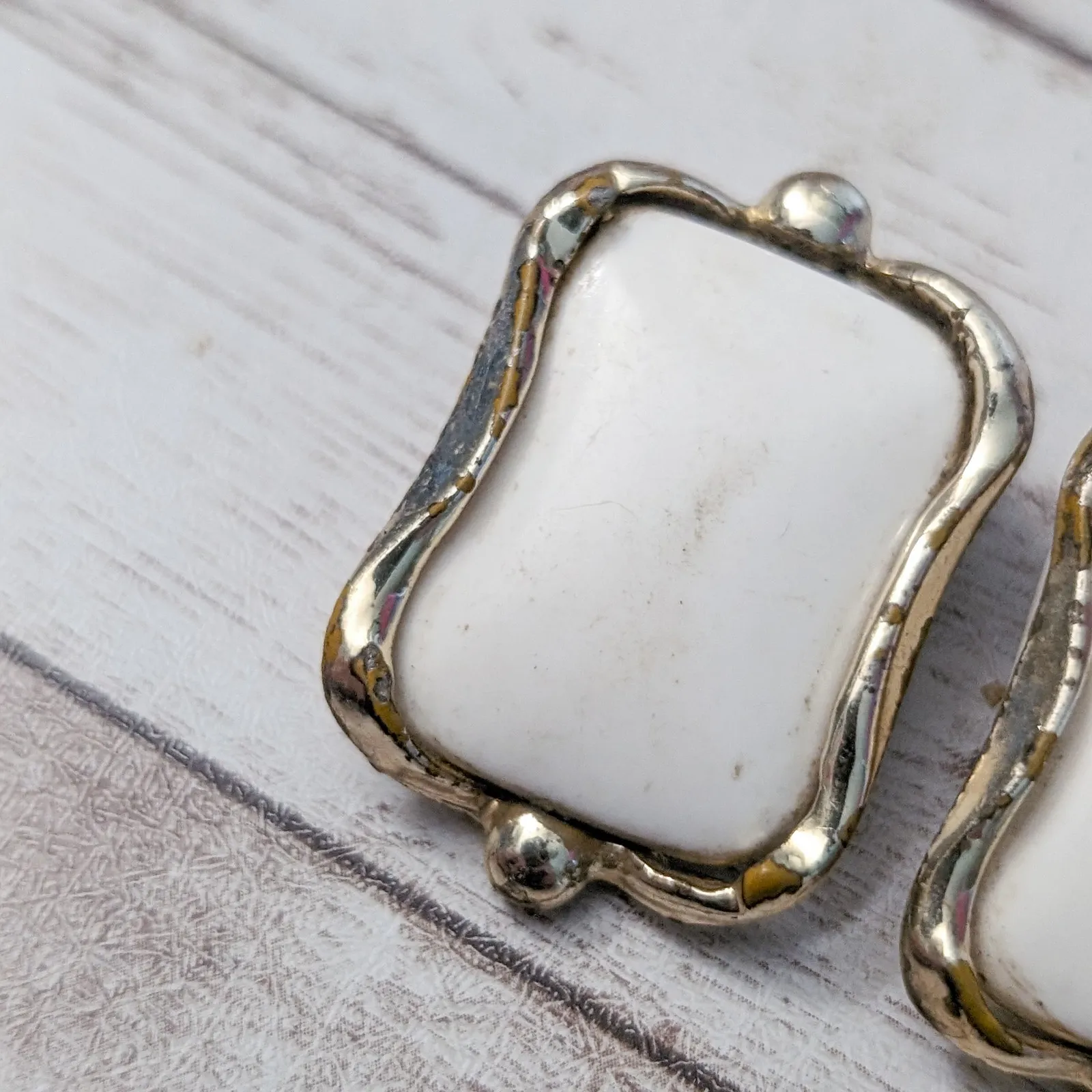 Vintage Clip On Earrings Off White & Gold Tone Large - Image 6