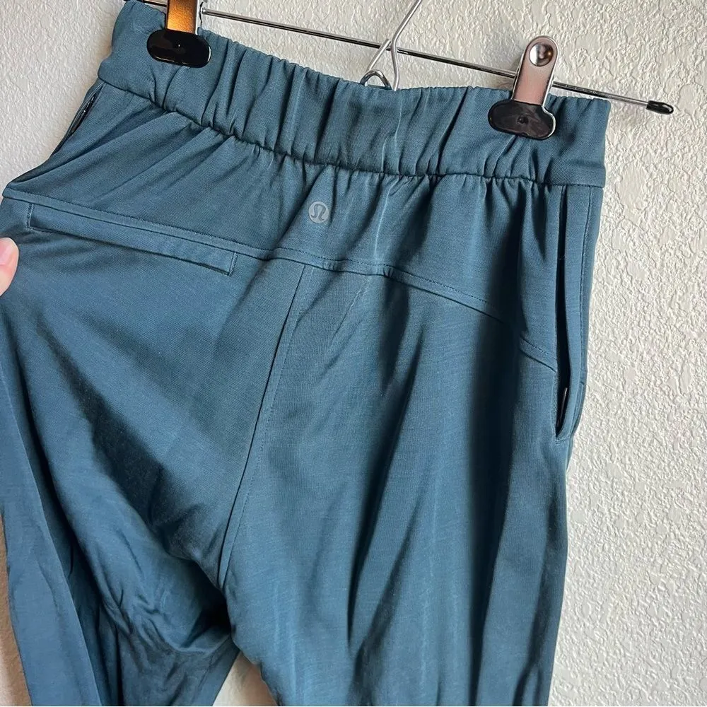  Lisse Jogger *Lululemon Lab
Gravity - Image 12