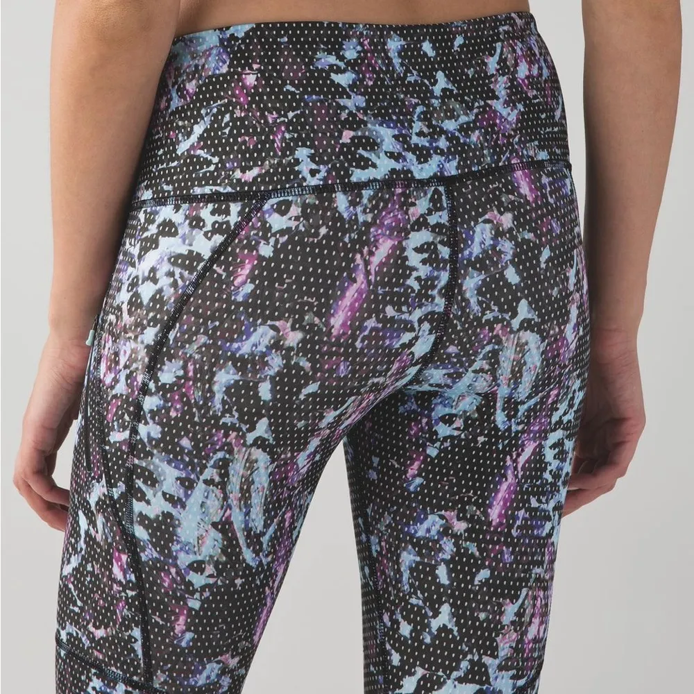Lululemon All Sport Crop
Floral Sport Tranquil Blue Multi - Image 5