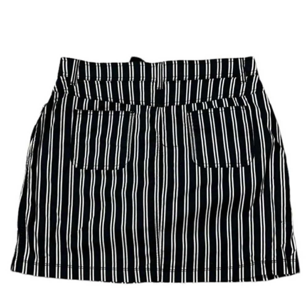 White Stag Black & White Stripe Mini Skirt(Size 2) - Image 2