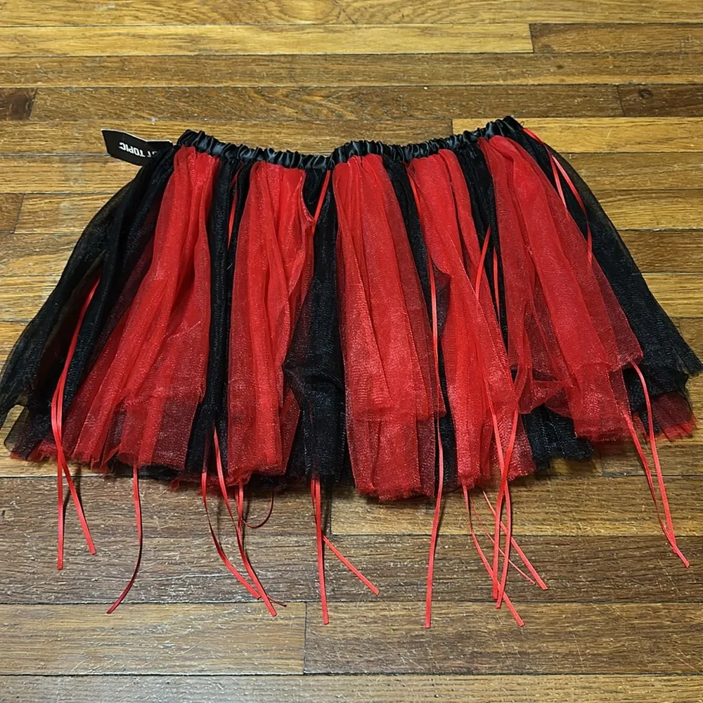 Hot Topic Red and Black Bubble Tutu, Cosplay, Harley Quinn, NWT - Image 4