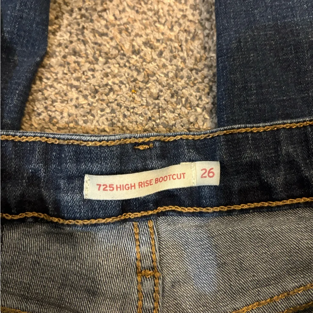 Levi’s 725 Bootcut Jeans - Image 2