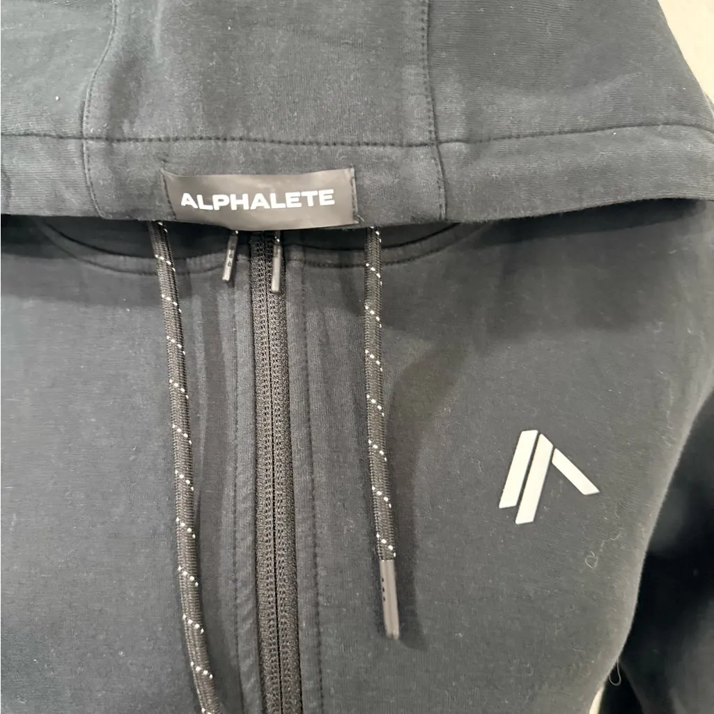 Alphalete Women's Black Zip-Up Hoodie - Image 9