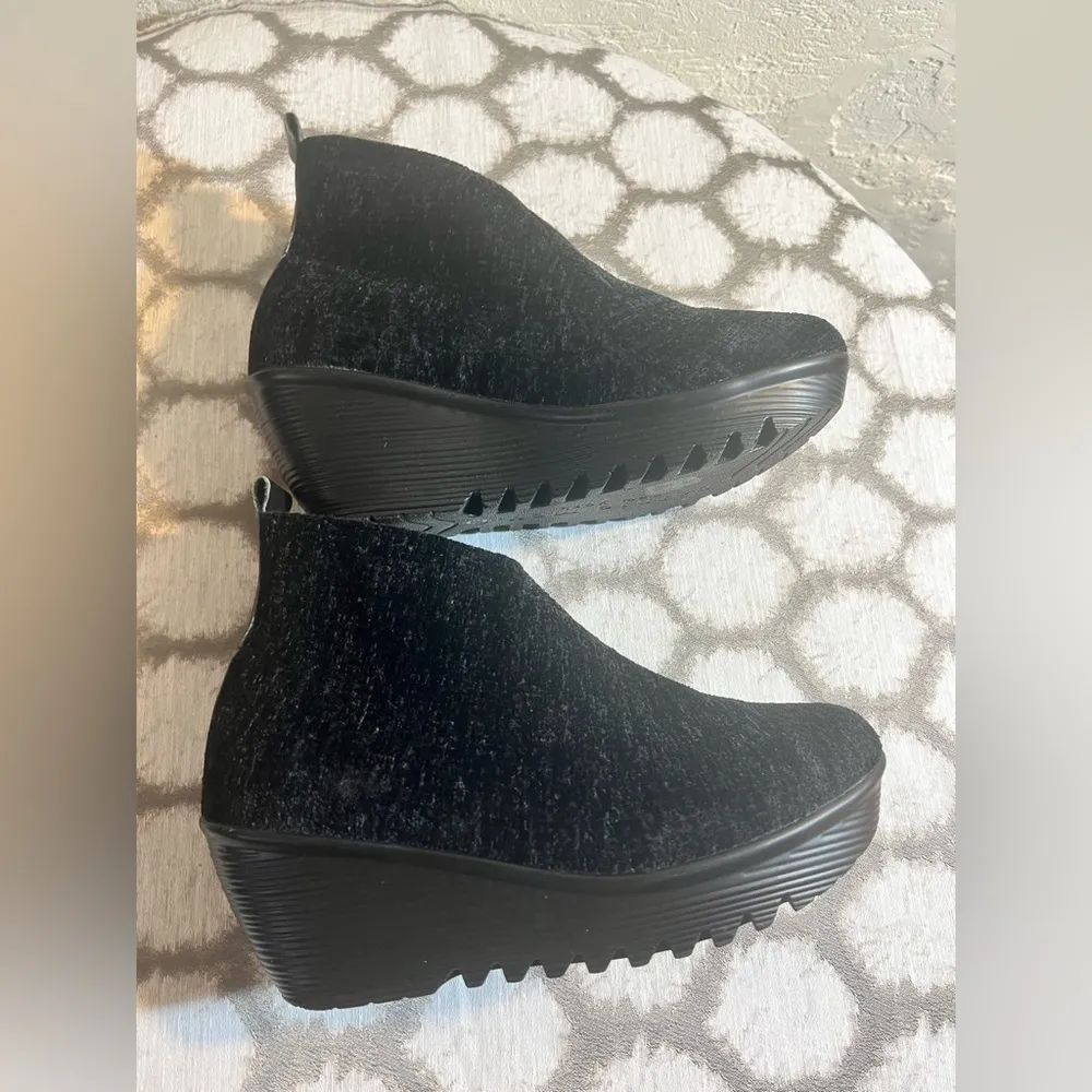 Bernie Mev Black Women's Ankle Boots, chenille warm and great for cooler weather Size 7 - Image 7