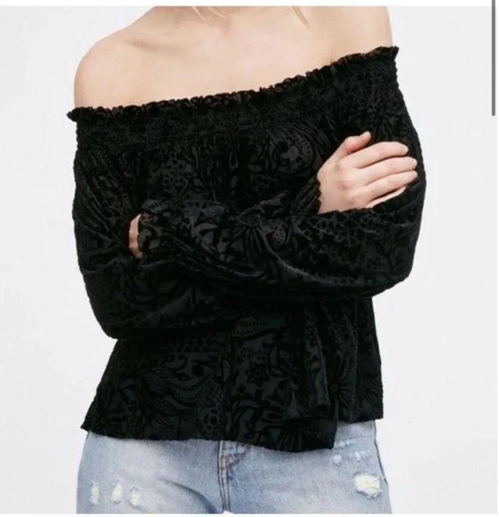 Free people A little twist velvet off the shoulder black top size XS - Image 7