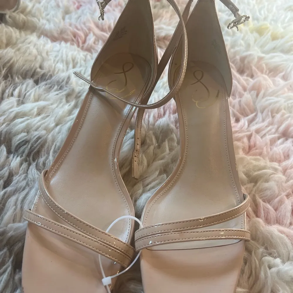 Sam Edelman Women's Peonie Kitten Heel Sandal Beige Blush Patent Leather 9.5 - Image 3