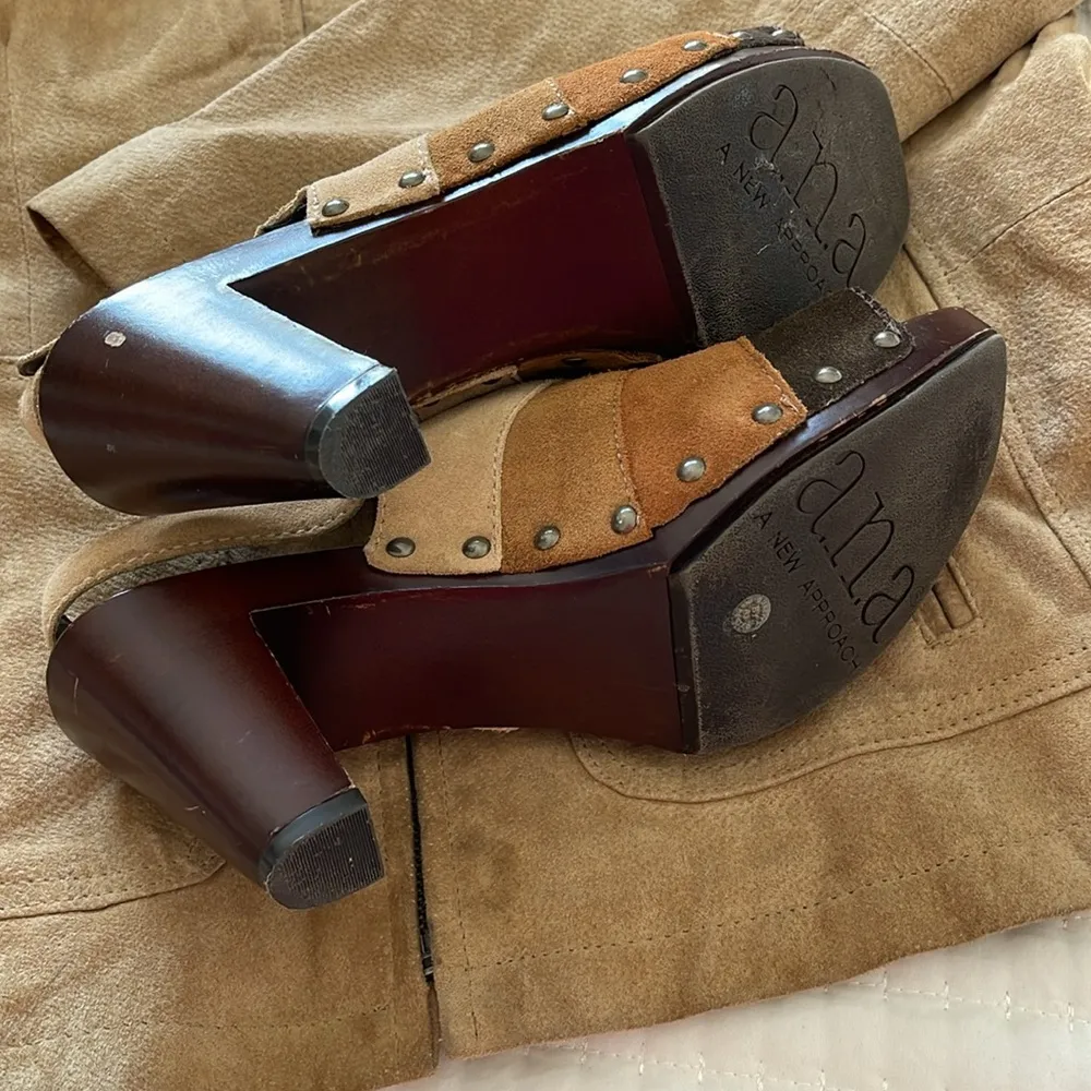 a.n.a. Tan/Brown Vintage Suede Open Toe Clogs 3" Size 8.5 - Image 5