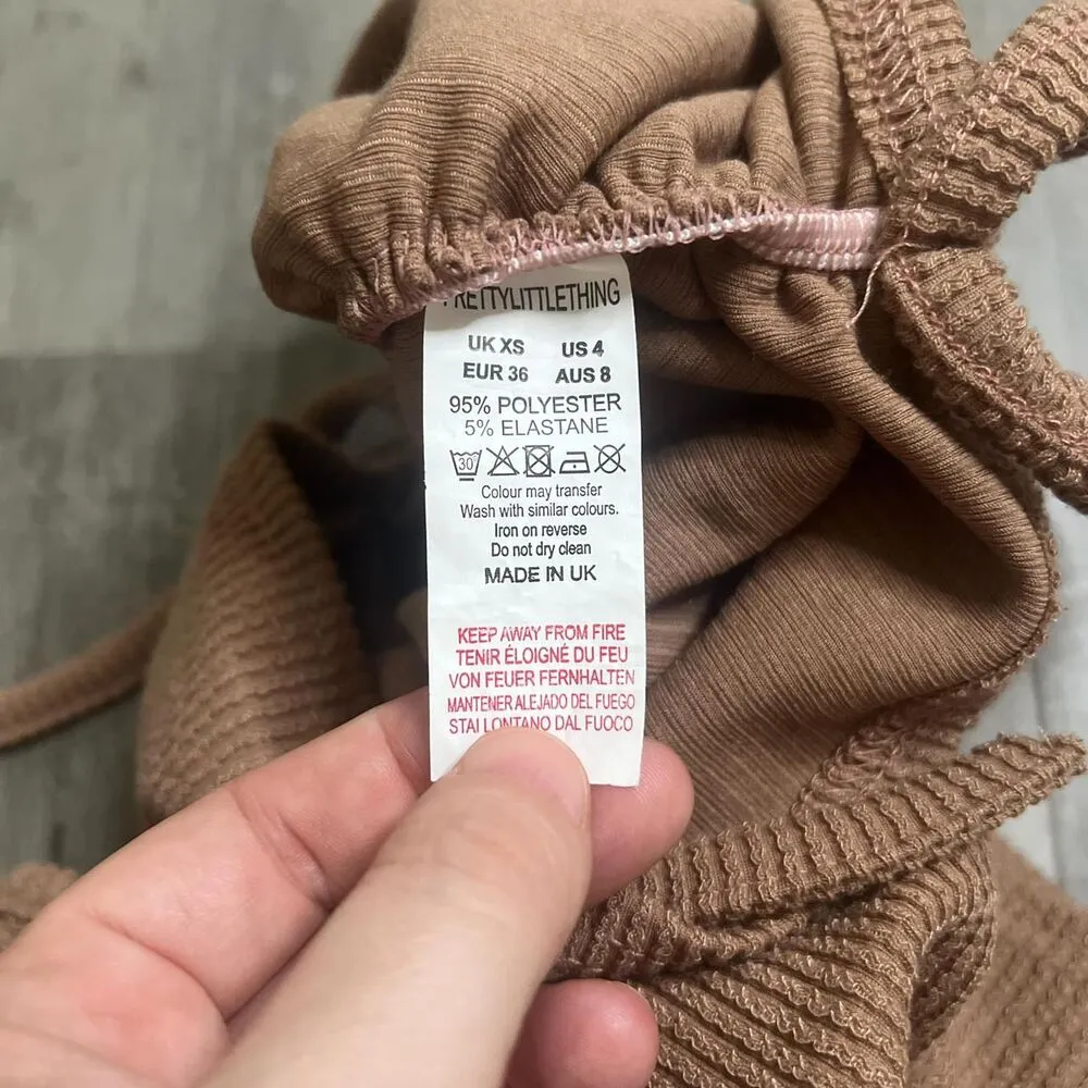 Prettylittlething Cropped Side Tie VNeck TShirt Size 4 NWT - Image 4