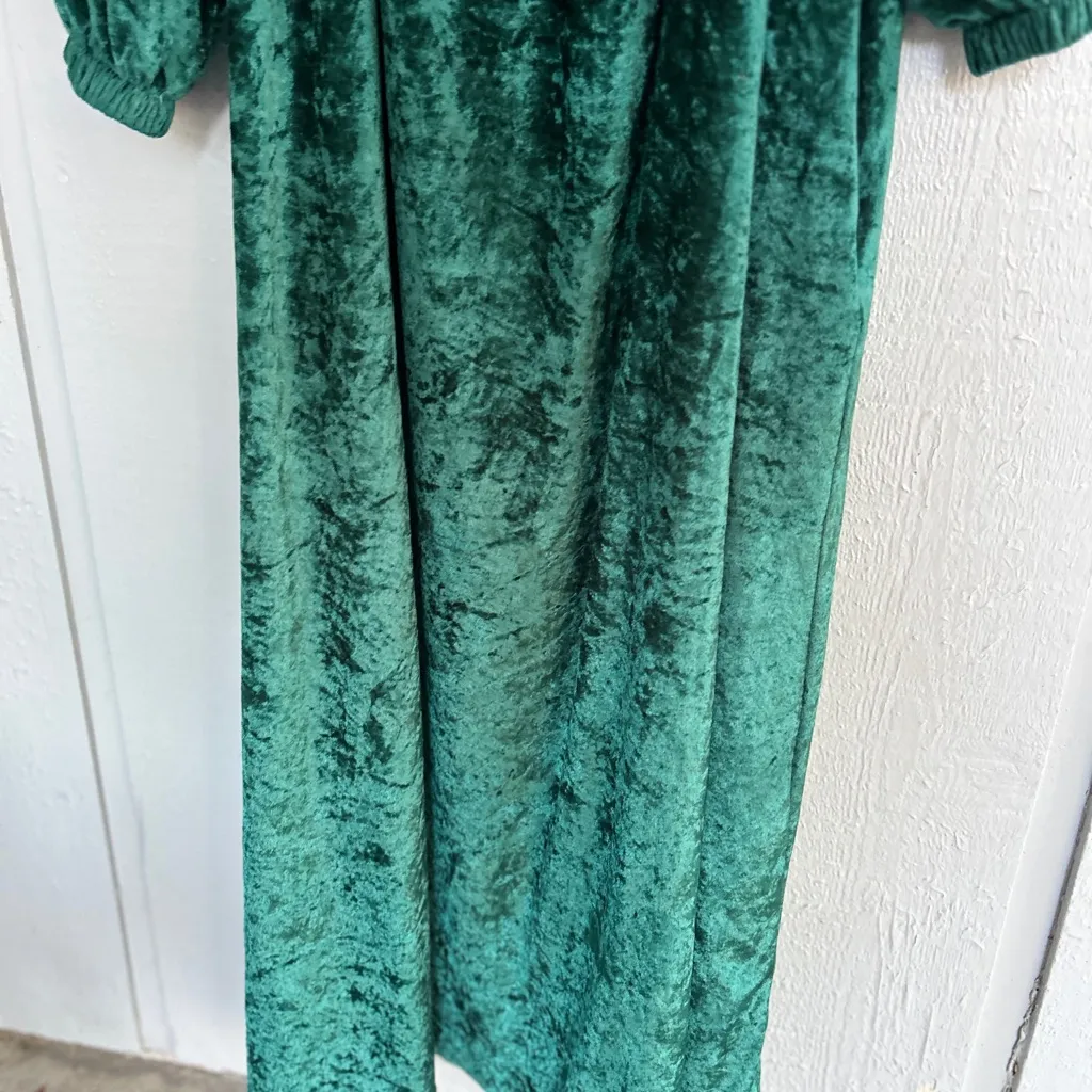 Lucie Ann Elegant Green Velvet Maxi Dress size L/XL - Image 7