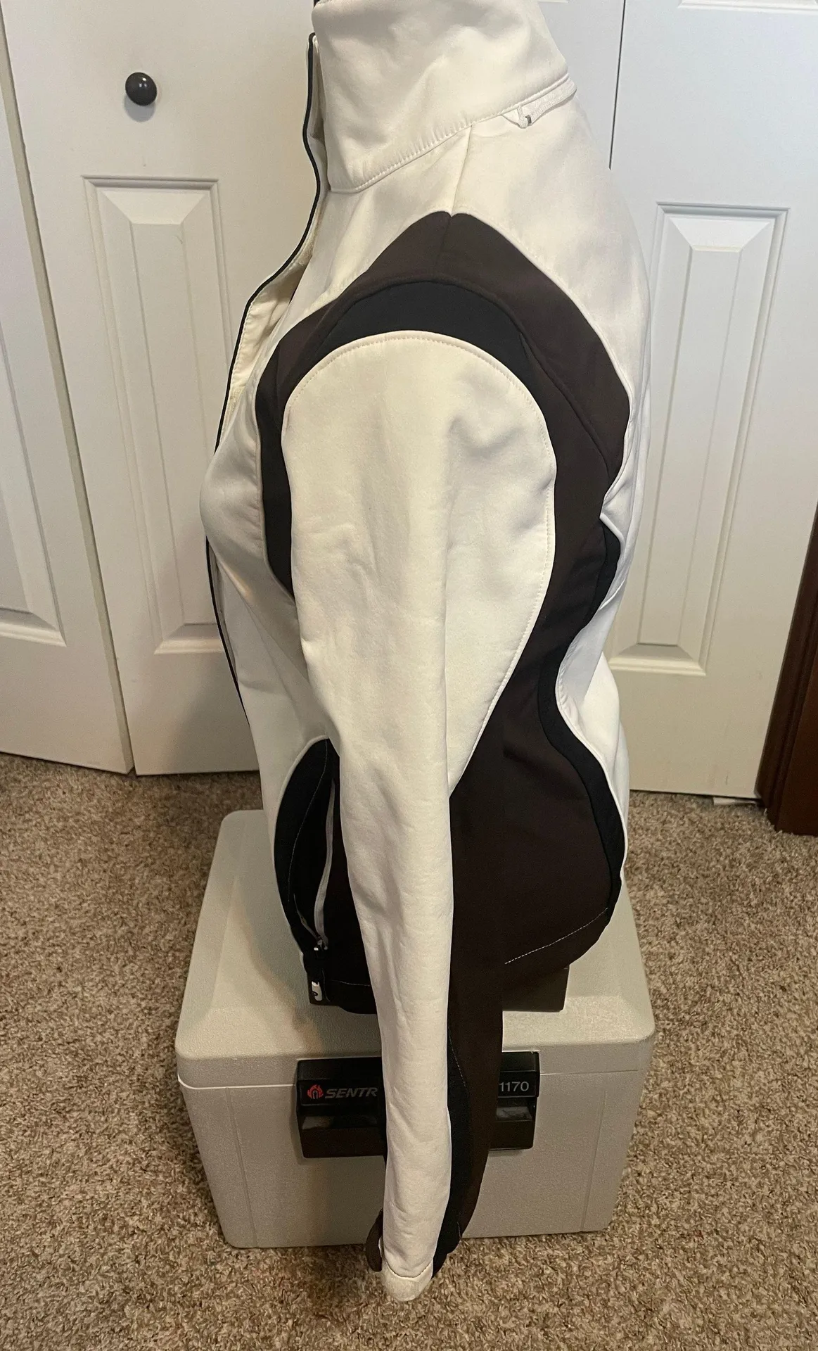 Womens Small Full ZIP Softshell Jacket - Image 2