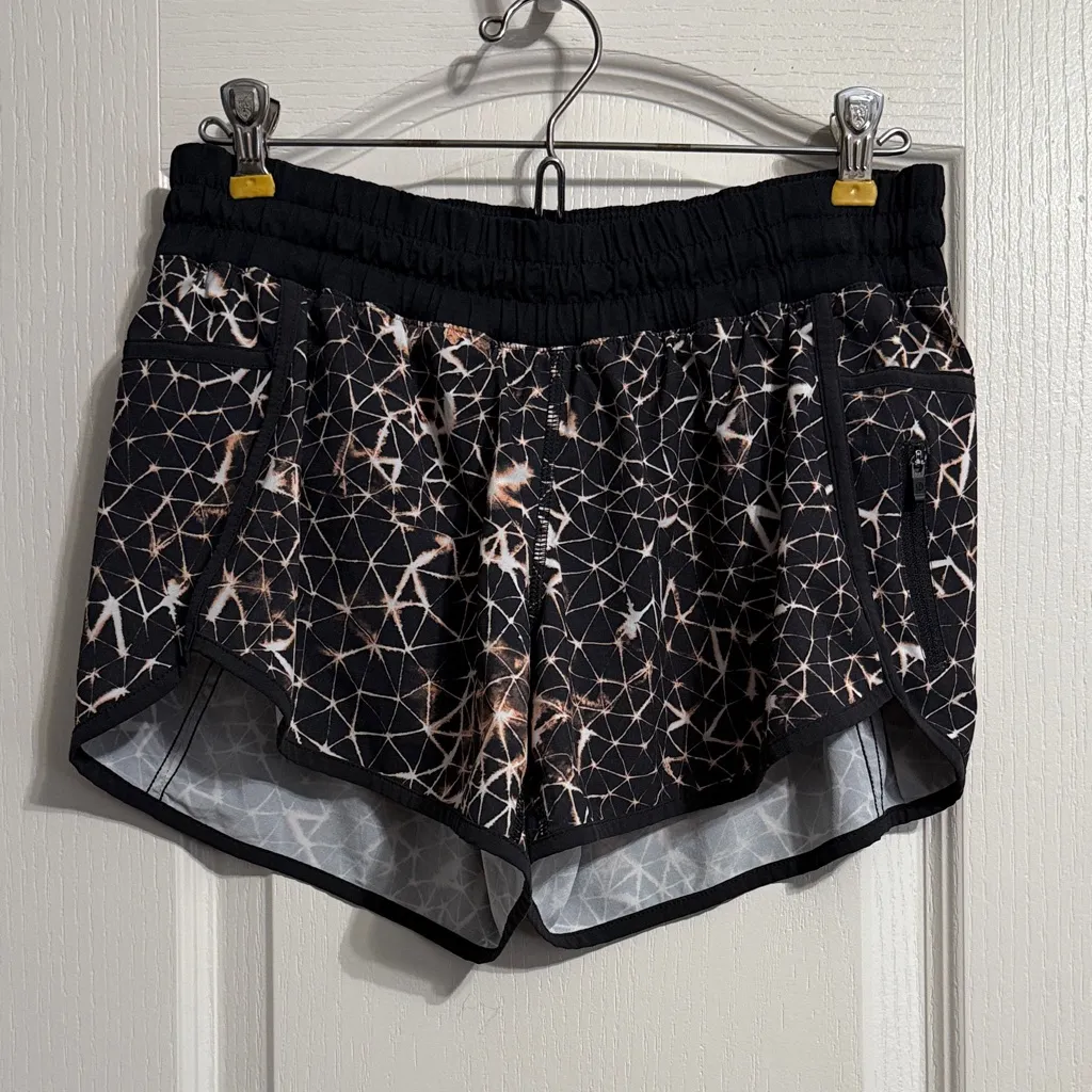 💖 Lululemon Tracker Short III in Star Crushed Multi / Black *4-way Stretch - Image 2