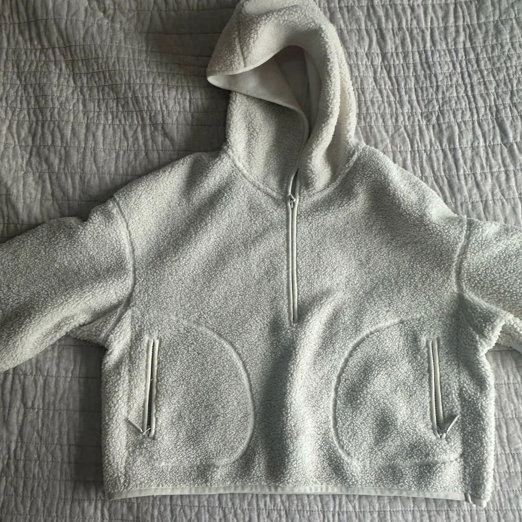 Uniqlo Sherpa Cozy Cream Cropped Pullover - Image 2