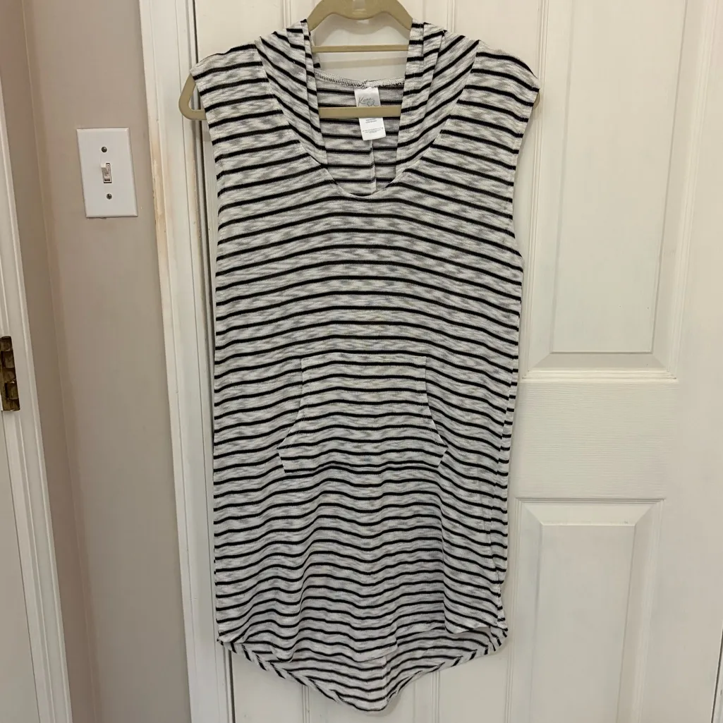 Kona Sol Sleeveless Black and White Striped Hooded Swimsuit Cover Up - Image 3