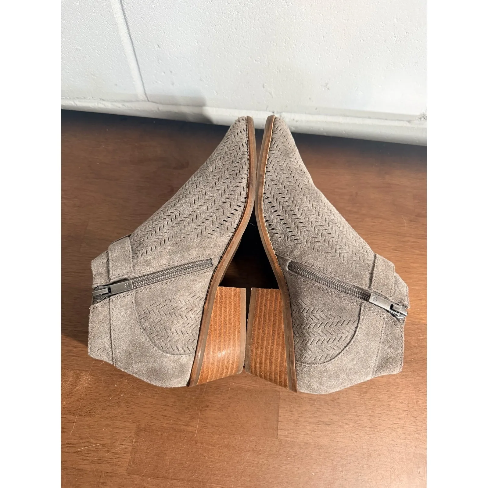 Lucky Brand Gray Suede Perforated Ankle Boots Buckle Side Zip Women Size 9.5 - Image 4