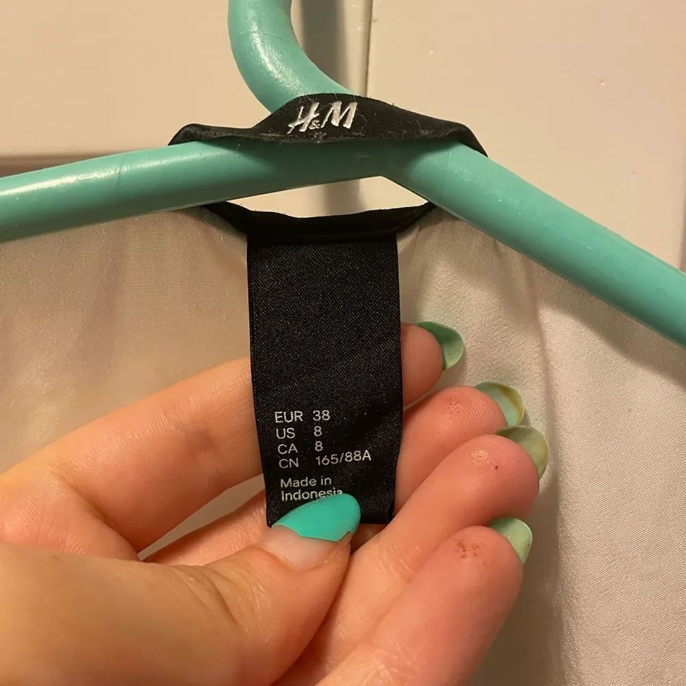 H&M top medium color block - Image 2