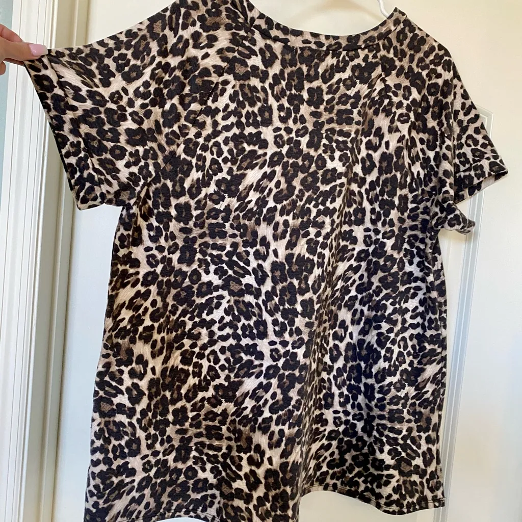 Adorable OBBI animal print top! Super soft material, in brand new condition!🖤🤎 Black Size 1X - Image 5