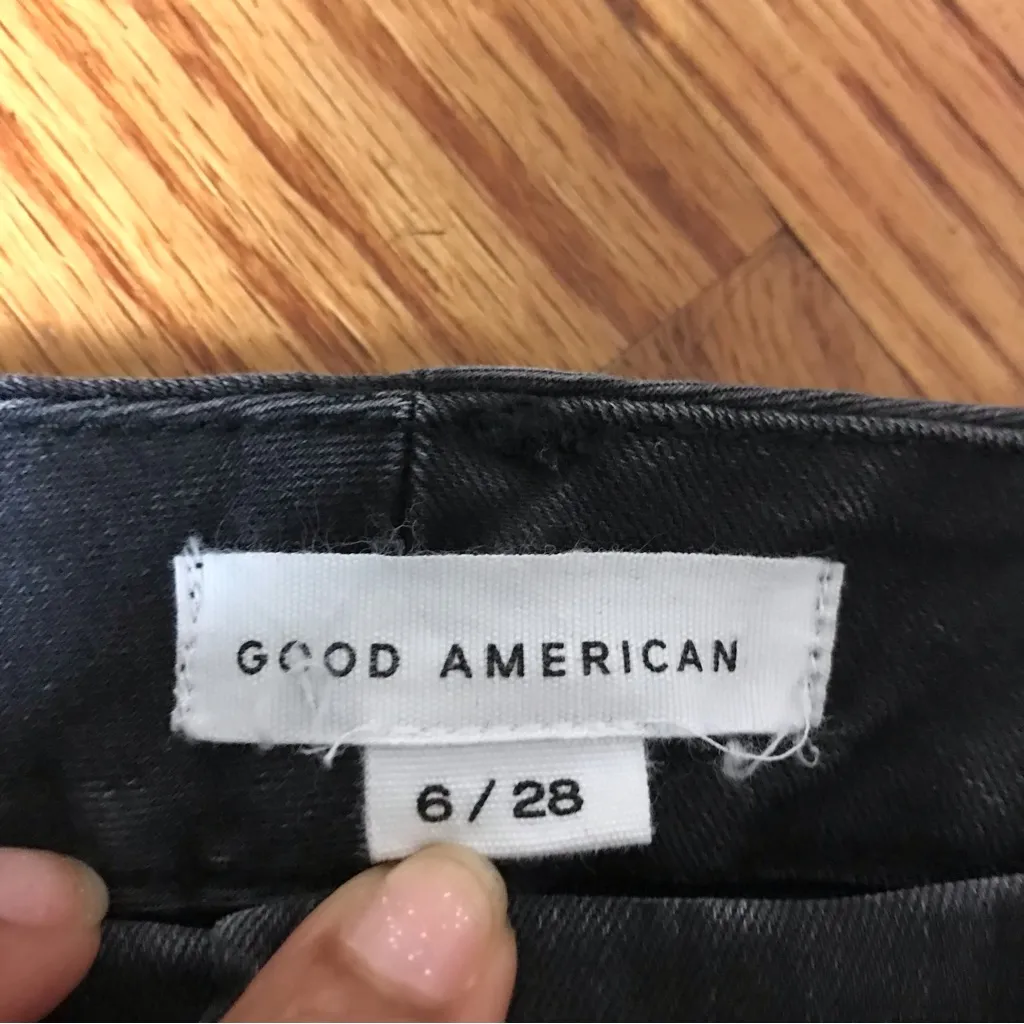 Good American Step Hem Jeans - Image 6