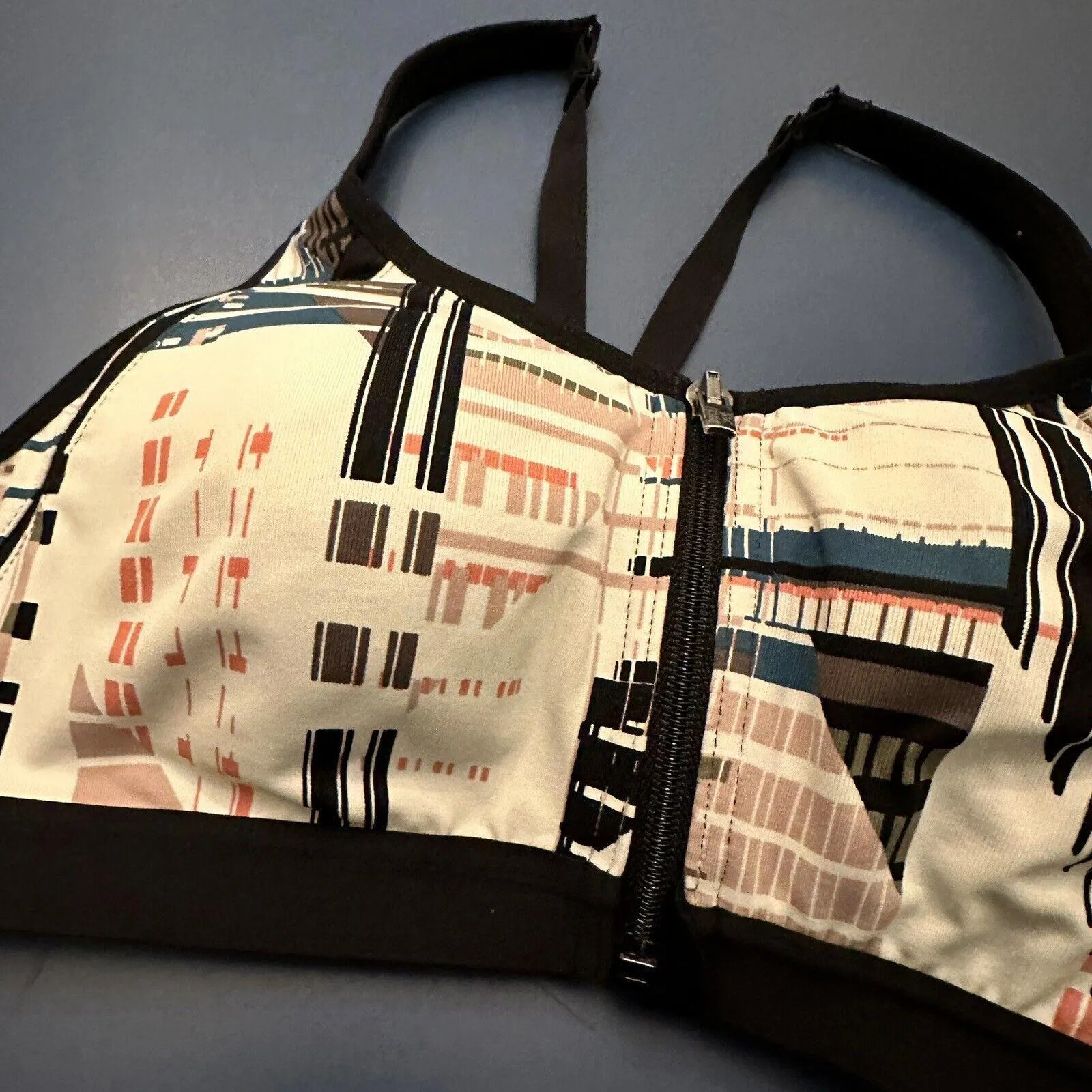 Knockout By Victoria’s Secret VS Sports Bra 32C Black With Pattern Strappy Back - Image 4