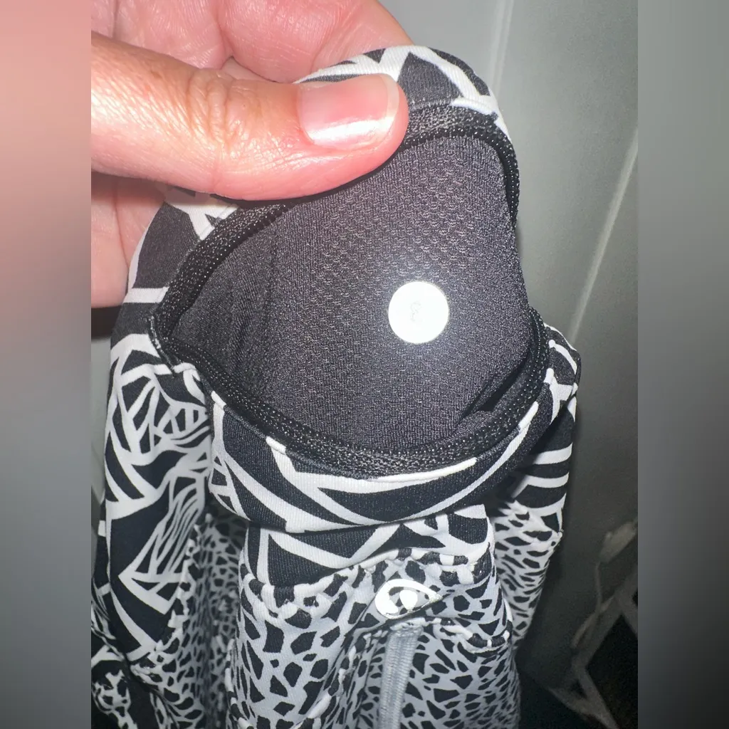 Lululemon Real Quick Tight
Miss Mosaic White / Posey Black White - Image 14