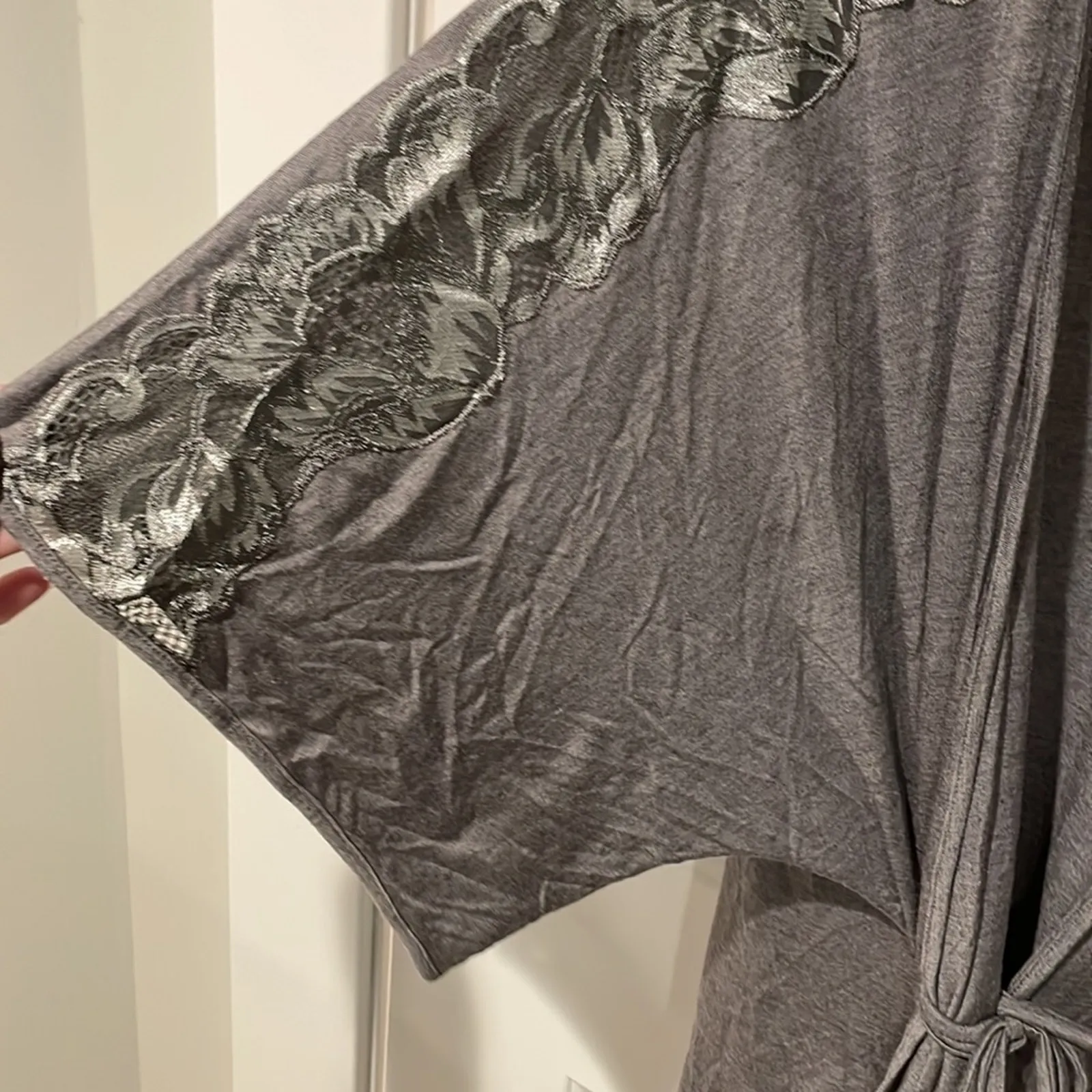 Natori gray lace robe large - Image 9