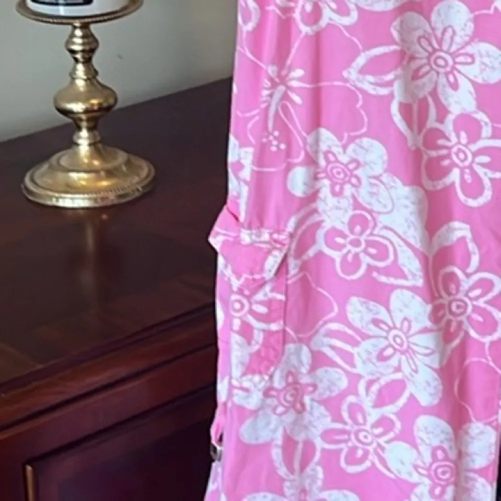 Pink Floral Cotton Cargo Capri Women's Pants - Image 2