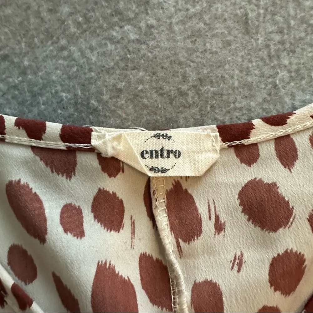 Entro short sleeve blouse cream brown size XL - Image 4